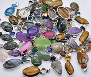 จี้พระพุทธรูปทำมือสไตล์วินเทจประดับอัญมณีสำหรับชาวคริสต์ ขายส่ง ตัวจี้ทำจากทองเหลืองชุบเงินโบราณ เหมาะสำหรับงานเทศกาลและงานปาร์ตี้ - Product Image 2