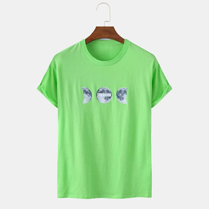 Camiseta deportiva verde personalizada de microfibra premium 100% de alta calidad para hombre, de secado rápido con impresión de logotipo. - Product Image 1