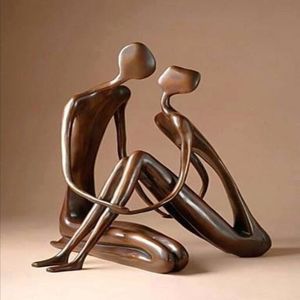 Escultura de aluminio fundido concebida como un silencioso testimonio que une fuerza, proporción y un propósito visual moderno. - Product Image 3