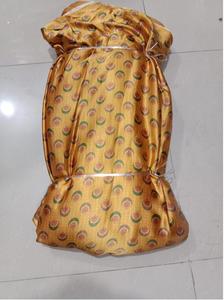 Tissu satiné imprimé de haute qualité aux couleurs vives pour vêtements de fête ou tenues festives et collections de créateurs en vente - Product Image 3