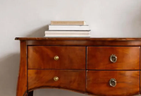 Console en bois au look premium avec des sculptures élégantes pour une mise en scène élégante dans le couloir et une pièce d'appoint décorative