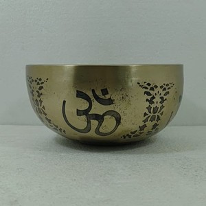 Cuenco Tibetano - Cuenco de Metal Pulido con Cojín y Martillo - Product Image 4