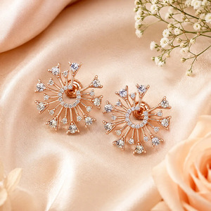 Boucles d'oreilles clous diamantées motif floral soleil éclatant - Product Image 3