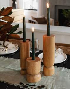 Porte-bougie en bois sculpté à la main traditionnel, reflétant un savoir-faire artisanal, décoration intérieure artistique - Product Image 6