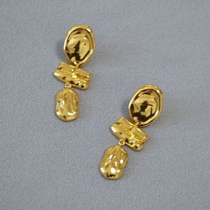 Nouvelle Arrivée Pantera Grandes Boucles d'Oreilles Vintage Statement en Alliage de Zinc Doré avec Perles Baroques Clous d'Oreilles Artisanaux - Product Image 1