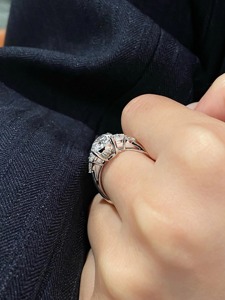 แหวนหมั้นเพชรทรงลูกแพร์ 3 กะรัต ได้รับการรับรองจาก IGI สี D ความสะอาด VS1 ตัวเรือนทองคำขาว 14K สำหรับผู้หญิง - Product Image 4