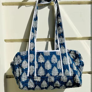 Sac de voyage matelassé vintage bohème à motifs floraux, taille personnalisée, imprimé au bloc, grand sac de week-end, de sport ou de voyage, cadeau de Noël pour femme - Product Image 1