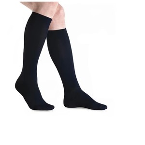 Chaussettes hautes pour hommes, couleur unie, tricotées, respirantes, en polyester et élasthanne, pour usage quotidien, style automne, coupe classique - Product Image 1