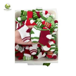 Décorations de Noël en tricot faites à la main Eco Green, adorables figurines de table pour les fêtes - Product Image 3