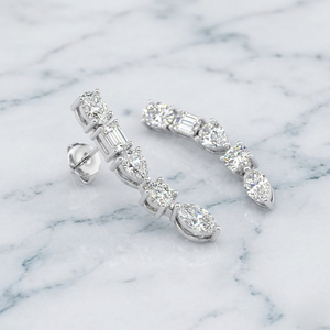 Boucles d'oreilles pendantes courbées à griffes, diamants de laboratoire 1,40 carat (CTW) de formes variées, plaqué or 18 carats, pour un luxe certifié - Product Image 4