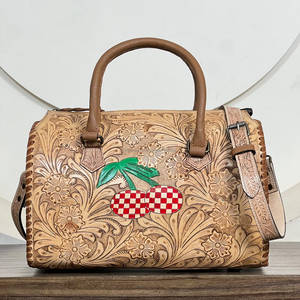 Bolsos cruzados de cuero repujado hechos a mano con estampado floral, de gran capacidad y bajo precio, estilo occidental, para viaje. - Product Image 4