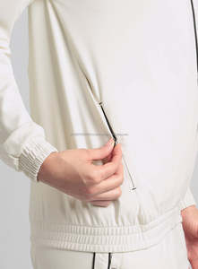 Ensemble pantalon et sweat à capuche court unisexe OEM/ODM, respirant, léger, décontracté, athlétique, coupe régulière, séchage rapide, design 2-en-1 - Product Image 2