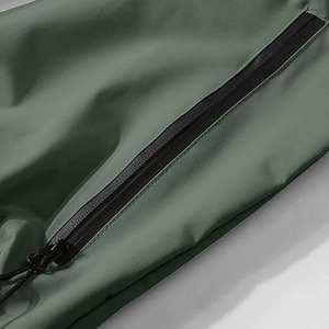 เสื้อแจ็คเก็ตผู้ชายแบบมีฮู้ด ซิปเต็มตัว ผ้าฟลีซ กันลม กันน้ำ ทรงหลวม สีพื้น  โลโก้แบบกำหนดเองได้  เหมาะสำหรับใส่เล่นกีฬาหรือใส่เป็นทางการ - Product Image 4