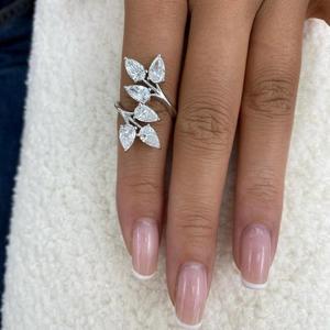 Anillo Abierto con Diamantes en Forma de Pera para Mujer, Oro Blanco de 14K, Anillo Elegante con Múltiples Piedras en Forma de Pera, Regalo de Compromiso o Aniversario - Product Image 4