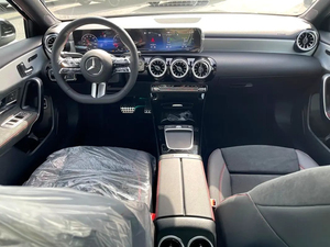 NUEVO Mercedes-Benz Clase A A200 AMG 2025, Especificaciones GCC, 199hp, 5 Plazas, Gasolina, 1499cc, 3 Cilindros, Volante a la Izquierda, Transmisión Automática - Product Image 3