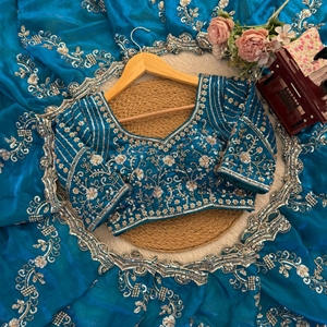 Sari de seda Fendi de diseño azul real con cuentas pesadas y bordados de lentejuelas para bodas y fiestas de Royal Export - Product Image 6