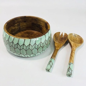 Ensemble de service de salade en bois de manguier de qualité supérieure avec incrustation en émail mosaïque verte, fait main, respectueux de l'environnement, pour hôtels - Product Image 1