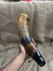 ฮอร์นควายน้ำไวกิ้งทำด้วยมือเป็นมิตรกับสิ่งแวดล้อมพร้อมเข็มขัดหนังสีธรรมชาติแตรเป่าไวกิ้งแกะสลักด้วยมือ: การต่อสู้ยุคกลาง - Product Image 2