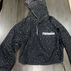 Sweat-shirt à capuche mi-zippé noir à pois pour homme, coupe oversize, style streetwear, en maille, avec logo imprimé pailleté sur le devant, idéal pour l'automne - Product Image 1
