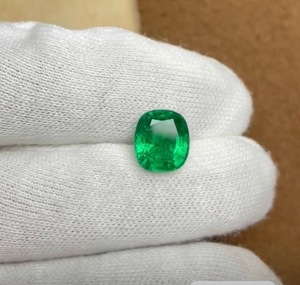 Natural <b>Cushion</b> Cut Green Gemstones Vibrant Color Perfect Cutting and Polishing for Jewelry Making - Product Image 5