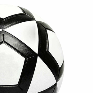 Balón de Fútbol Clásico Blanco y Negro CORE FIELD, Cosido a Mano, Cuero Genuino, Duradero y Ecológico, para Entrenamiento en Interiores y Exteriores - Product Image 6