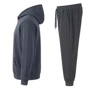 Traje deportivo premium para hombre hecho con tela transpirable que ofrece comodidad, flexibilidad y estilo moderno durante todo el día, para deportes y uso casual. - Product Image 4