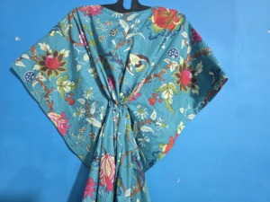 Vestido Kaftán Largo de Algodón Orgánico Indio Hecho a Mano para Mujer, con Cuello en V, Ligero, con Estampado Floral y Fruncido, Ideal para Invierno o Playa - Product Image 3