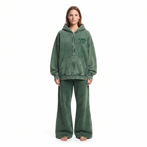 Conjunto Deportivo Personalizado para Mujer, Sudadera Holgada con Hombros Caídos y Pantalones Jogger de Pierna Ancha, Estilo Streetwear, en Algodón con Lavado Ácido y Efecto Desgastado - Product Image 5