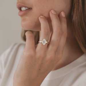 Bagues de fiançailles solitaires en diamant de laboratoire taille duchesse allongée 2 carats, sertis à griffes de 3 mm, bijoux fins en or massif 14k 18k, vente en gros - Product Image 5