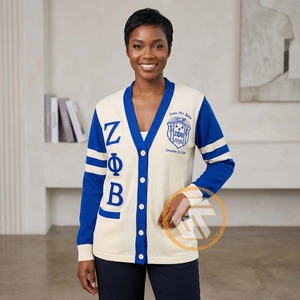 Trésors grecs – Cardigan décontracté en acrylique uni à col en V pour femme, personnalisé Zeta Phi Beta Sorority, avec appliques - Product Image 4