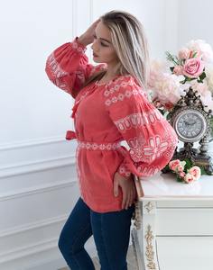 Chemise décontractée pour femme, rouge, brodée, col en V, manches courtes, coupe classique, tissu popeline 100% coton - Product Image 2