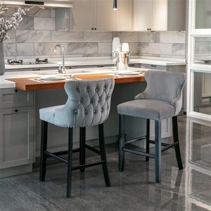 Sgabelli da Bar Contemporanei con Schienale Alto, Rivestiti in Velluto con Decorazione Trapuntata a Bottoni, Gambe in Legno e Borchie Cromate - Product Image 1