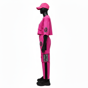 Conjunto de Top Corto y Pantalón para Mujer, Poliéster Interlock Premium 220 GSM, Rosa y Negro con Panel y Logotipo Termotransferible - Product Image 3