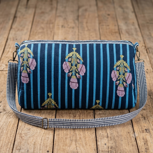 Bolsa de Lona Táctica de Lujo, Estilo Boho, con Estampado Floral Azul, 100% Algodón Kantha, Informal, Deportiva, con Cierre, Ecológica, de Gran Capacidad y Duradera - Product Image 1