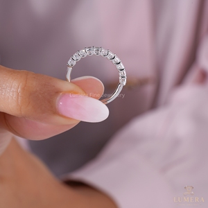 Anillo de Eternidad de Oro con Baño de Rodio y Diamantes Cultivados en Laboratorio con Corte Esmeralda de Lujo de 2.13CT, con Piedras Laterales de Moissanita para Mujer - Product Image 4