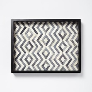 Bandeja Rectangular Decorativa Móvil con Diseño Moderno, Hecha a Mano con Resina y MDF, Patrón a Cuadros en Zig Zag - Product Image 1