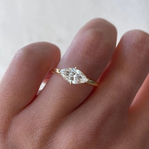 Bague en moissanite taille marquise 1,25 carat, plaquée or jaune 14K sur argent, bague solitaire minimaliste pour usage quotidien - Product Image 4
