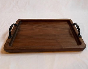 Bandeja de Servir Decorativa Ecológica Hecha a Mano de Madera de Nogal con Asas de Hierro, Diseño Minimalista, Multifuncional, de Grado Comercial - Product Image 4