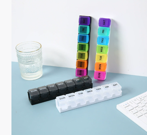 Organisateur de pilules hebdomadaire classique en plastique rectangulaire à 7 compartiments UP-05O - Product Image 1