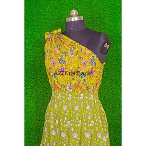 Tunique artisanale décontractée à épaules dénudées, coupe ajustée, 100 % coton, respirante, à volants, imprimé floral élégant, écologique - Product Image 4