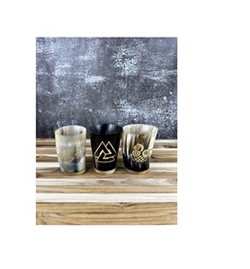 Elegante Vaso de Cuerno de Búfalo Natural Hecho a Mano con Acabado Pulido, Ecológico y Reutilizable, Accesorio para Mesa de Comedor - Product Image 1
