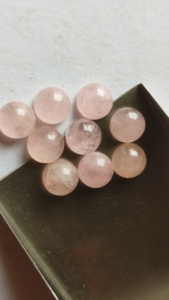 Lote de Gemas Sueltas de Morganita Melocotón Natural, Calibradas AAA, de 6mm, Redondas, con Reverso Plano, Cabujón Liso, Venta al por Mayor - Product Image 5