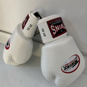 Gants de kick-boxing TWINS personnalisables de haute qualité, en cuir PU, avec rembourrage épais, respirants, couleur et logo personnalisés, unisexe - Product Image 5