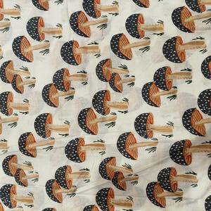 Tissu en coton léger imprimé sur mesure avec un motif mignon de champignons pour vêtements pour bébés, quilting et textile de maison pour filles et garçons - Product Image 4
