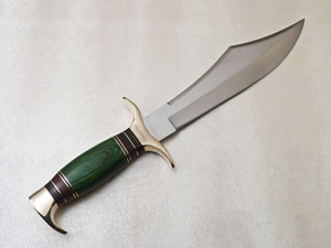 Cuchillo Bowie de Acero Inoxidable de Grado Industrial Prime Crafts International con Punta Caída, Guarda de Latón y Mango de Madera Pakka Verde para Camping - Product Image 6