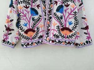 Chaqueta Bomber Suzani Tejida en Jaipur, India, Bordado Floral a Mano, Transpirable, 100% Algodón, Estilo Étnico Bohemio, Unisex, Otoño - Product Image 2