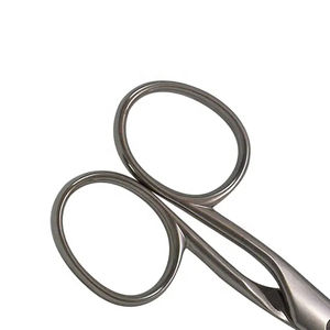Tijeras de Uñas Curvas de Acero Inoxidable con Logotipo Personalizado OEM Profesional para Uso en Cutículas, Estilo Simple, Calidad de Salón de Belleza - Product Image 6
