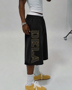 Pantalones cortos de chándal largos con estampado gráfico de alta calidad para hombre, estilo urbano, holgados, hasta la rodilla, de pierna ancha - Product Image 1