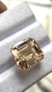 Piedra de Morganita Natural Certificada, Corte Esmeralda Cuadrado, Excelente Color y Brillo, Beryl Natural de 12.80 Quilates, Limpia con Lupa - Product Image 4