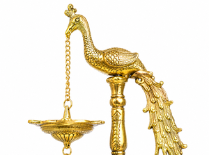 Support de Diya suspendu en laiton artisanal, motif paon avec clochette, design Art Déco, lampe à huile traditionnelle indienne pour le Diwali, décoration de table - Product Image 3
